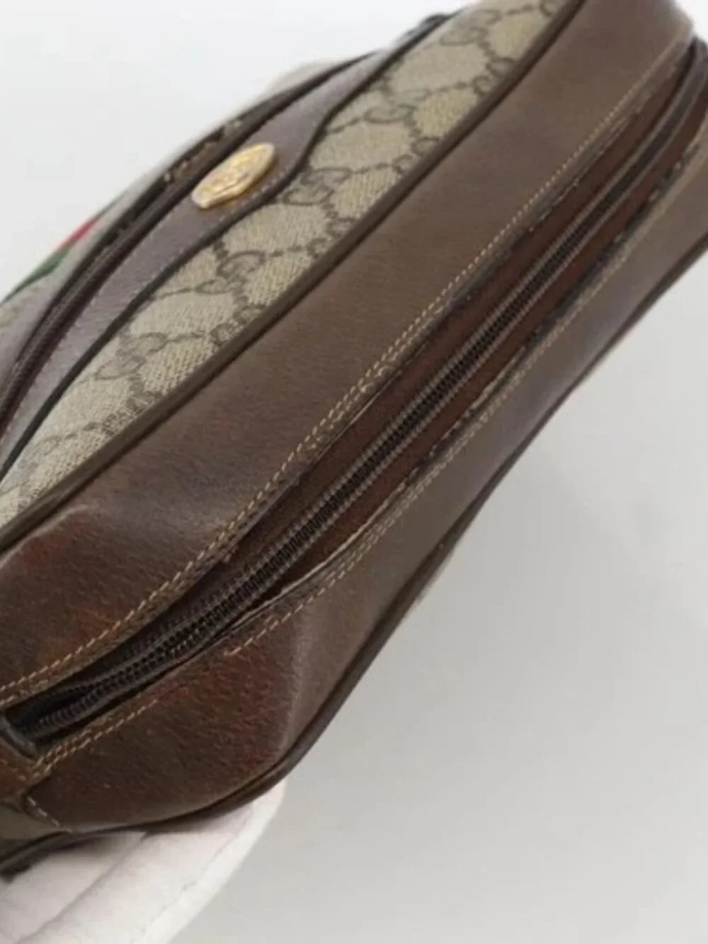 Gucci brand	gucci color	beige